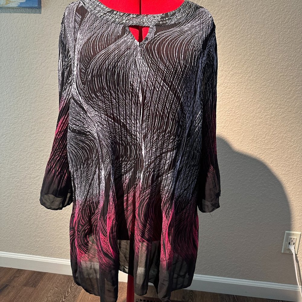 Catherines 2x (22/24) Pleated sheer Blouse w/ 3/4 length sleeves